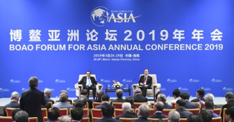 李克强同出席博鳌亚洲论坛2019年年会的工商、金融、媒体、智库代表举行对话会
