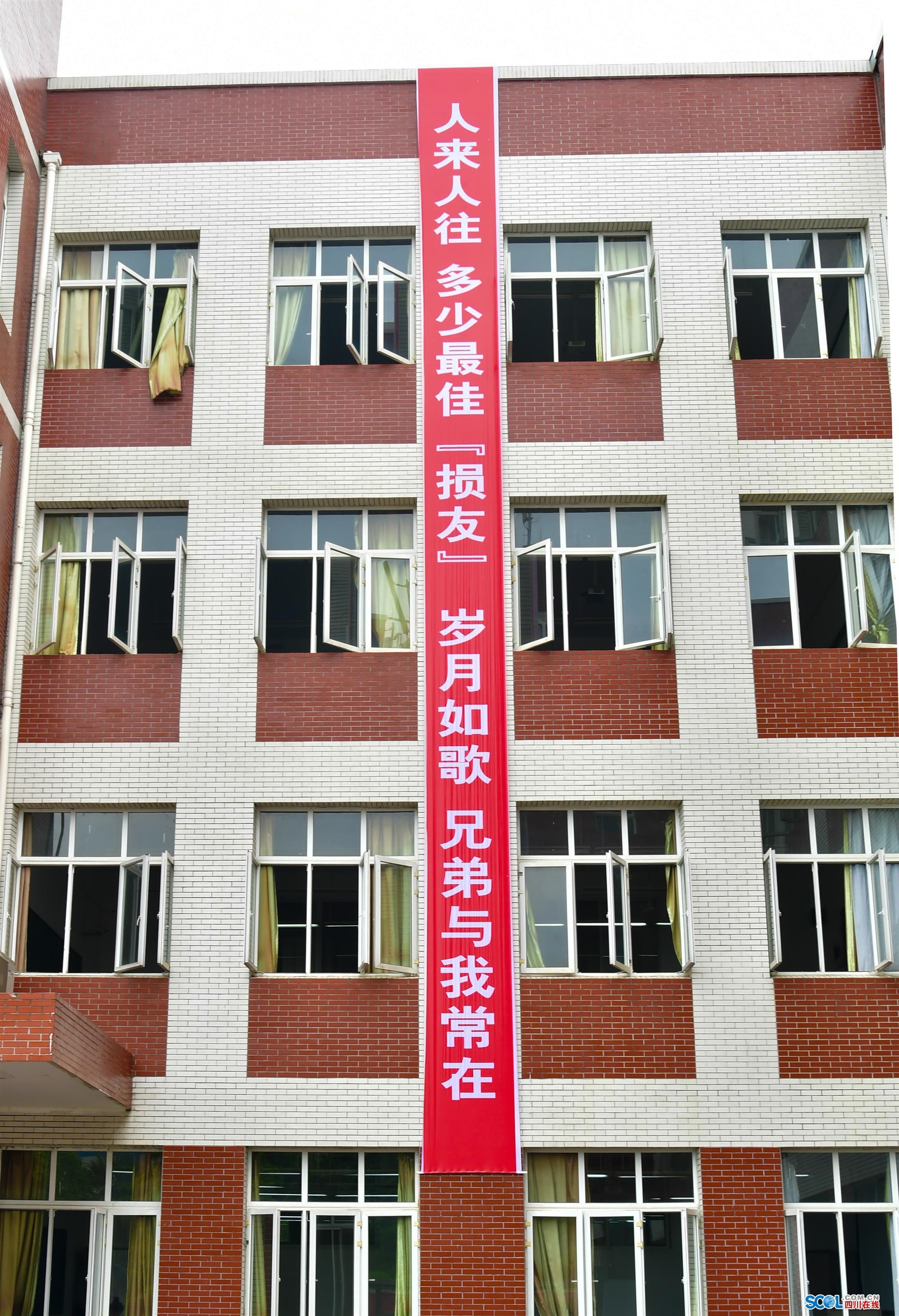 5d1333ca88f21.jpg