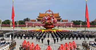 习近平等党和国家领导人出席烈士纪念日向人民英雄敬献花篮仪式